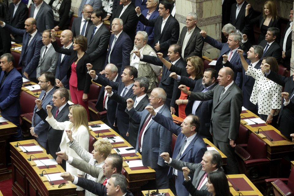 Ορκίστηκαν οι 300 -Ποιοι μπαίνουν για πρώτη φορά στη βουλή [εικόνες] | iefimerida.gr 5