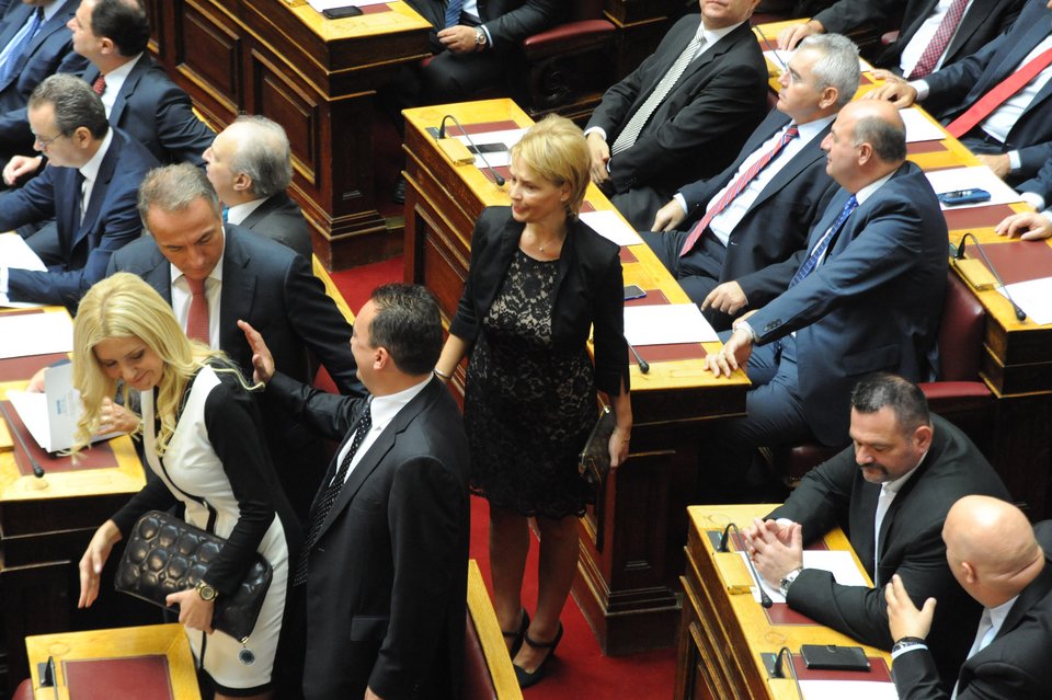 Οι κυρίες της Βουλής στην ορκωμοσία [εικόνες] | iefimerida.gr 16