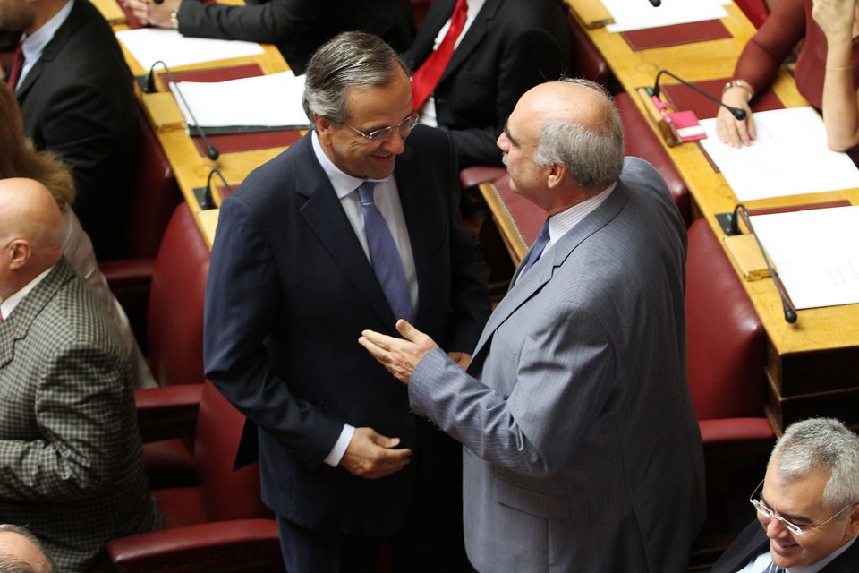 Τα «πηγαδάκια» της Βουλής: Γέλια Αδωνι-Τσίπρα και Καραμανλή- Σαμαρά [εικόνες] | iefimerida.gr 6