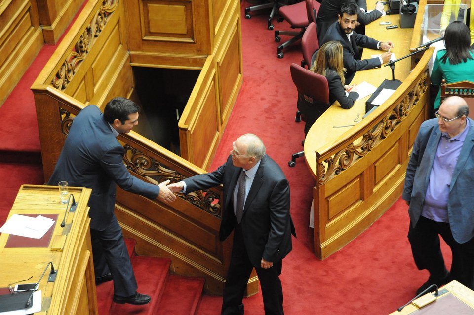 Τα «πηγαδάκια» της Βουλής: Γέλια Αδωνι-Τσίπρα και Καραμανλή- Σαμαρά [εικόνες] | iefimerida.gr 17