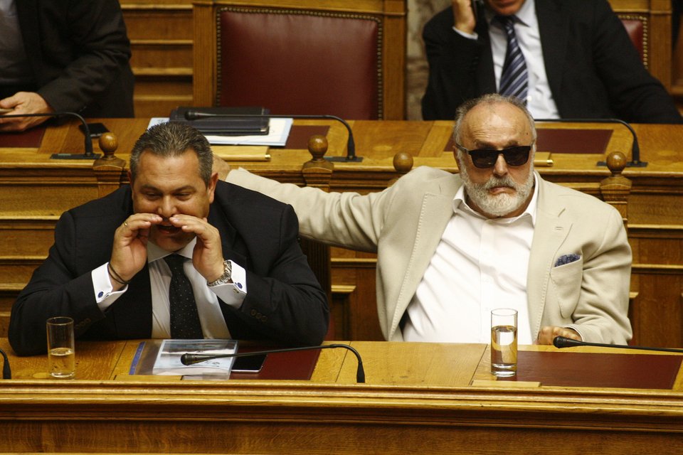 Το μαύρο φόρεμα της Ολγας, οι γκριμάτσες Καμμένου και τα γέλια Καραμανλή-Σαμαρά [εικόνες] | iefimerida.gr 8