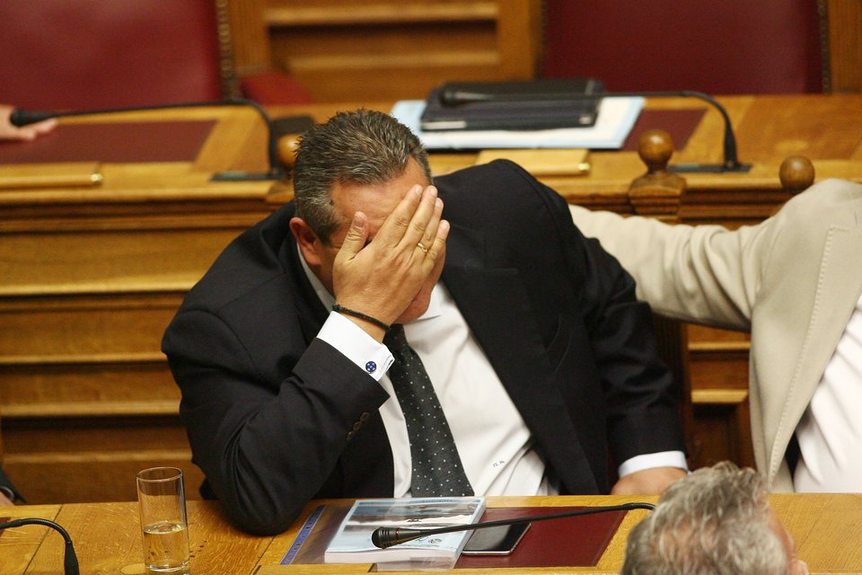 Το μαύρο φόρεμα της Ολγας, οι γκριμάτσες Καμμένου και τα γέλια Καραμανλή-Σαμαρά [εικόνες] | iefimerida.gr 9