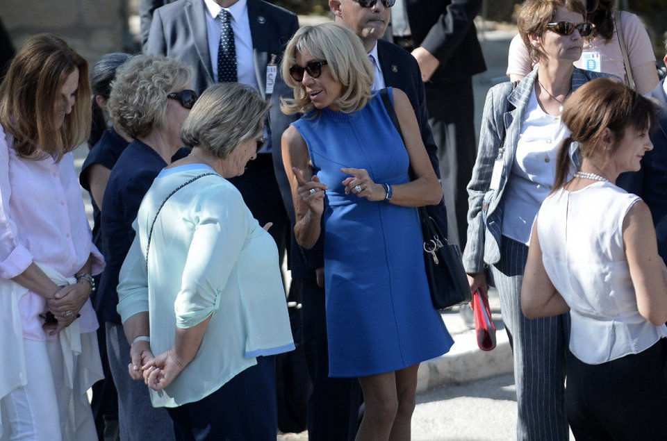 Η Μπριζίτ ξανά με Louis Vuitton! Μίνι μπλε, το οποίο είχε ξαναβάλει δυο χρόνια πριν! [εικόνες] | iefimerida.gr 2