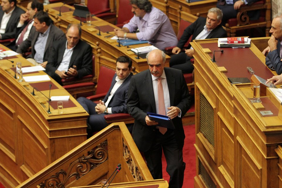 Oταν ο Μεϊμαράκης άλλαξε... δρόμο για να μην περάσει ξανά δίπλα από τον Τσίπρα [εικόνες] | iefimerida.gr 2