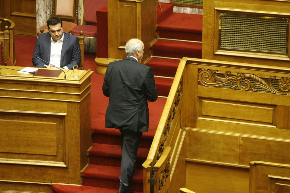 Oταν ο Μεϊμαράκης άλλαξε... δρόμο για να μην περάσει ξανά δίπλα από τον Τσίπρα [εικόνες] | iefimerida.gr 0