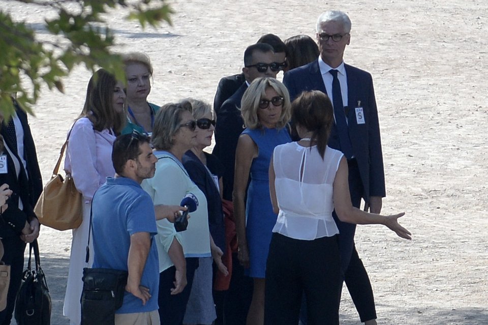Η Μπριζίτ ξανά με Louis Vuitton! Μίνι μπλε, το οποίο είχε ξαναβάλει δυο χρόνια πριν! [εικόνες] | iefimerida.gr 1