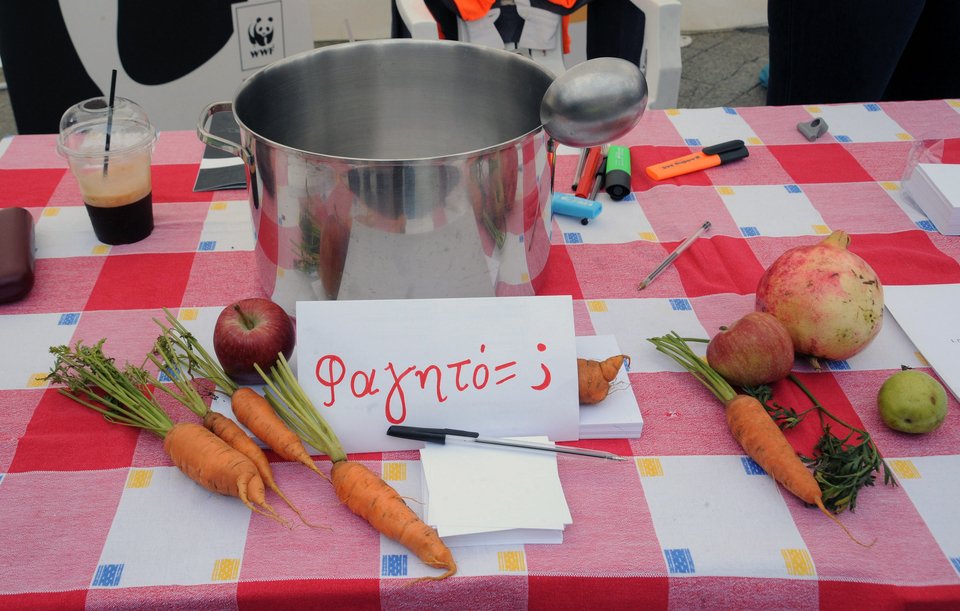 Η «εκδίκηση» του γιγάντιου μπριάμ -Σέρβιραν στο κέντρο της Αθήνας 5.000 μερίδες από «άσχημα» λαχανικά [εικόνες] | iefimerida.gr 1