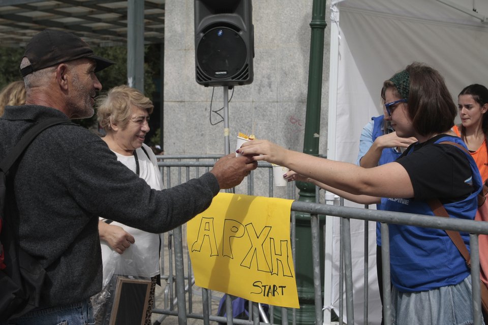 Η «εκδίκηση» του γιγάντιου μπριάμ -Σέρβιραν στο κέντρο της Αθήνας 5.000 μερίδες από «άσχημα» λαχανικά [εικόνες] | iefimerida.gr 6