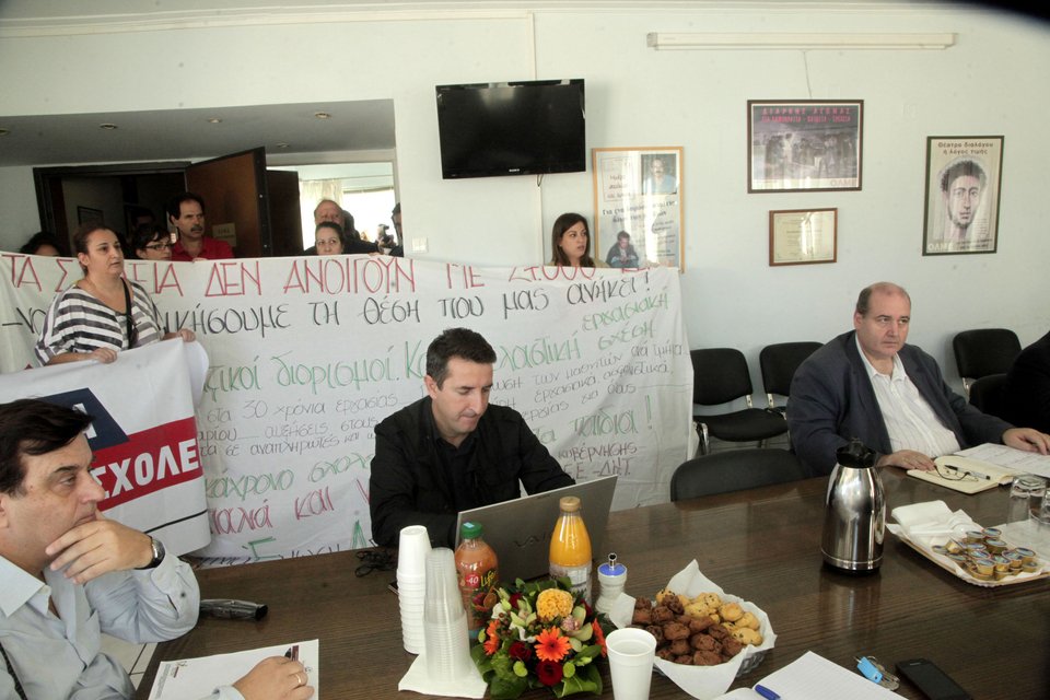 Ενταση στη συνάντηση Φίλη-ΟΛΜΕ -«Ντου» από 30 αναπληρωτές εκπαιδευτικούς [εικόνες] | iefimerida.gr 2