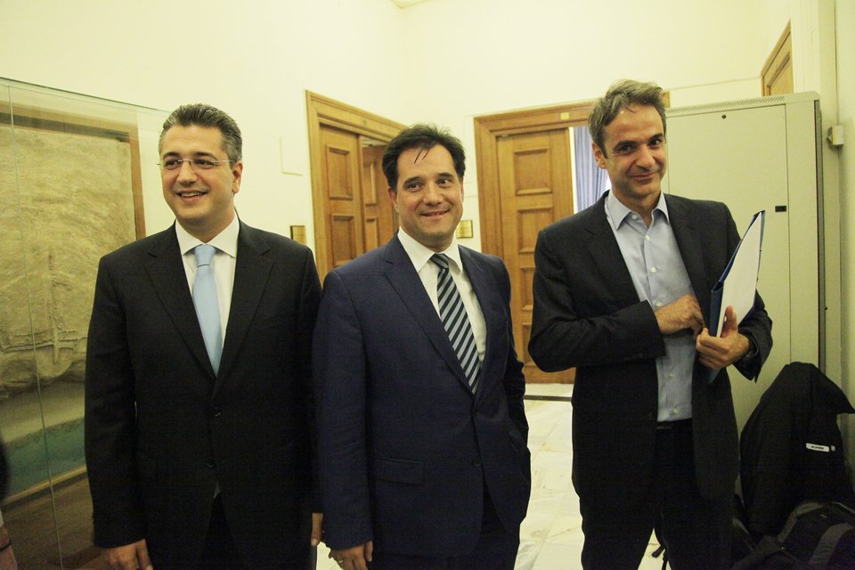 Οι υποψήφιοι της ΝΔ, μαζί, χαμογελούν μετά τη συνάντηση - Ο ένας έλειπε από το ενσταντανέ [εικόνες] | iefimerida.gr 8