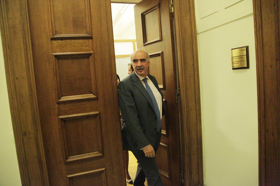 Οι υποψήφιοι της ΝΔ, μαζί, χαμογελούν μετά τη συνάντηση - Ο ένας έλειπε από το ενσταντανέ [εικόνες] | iefimerida.gr 7