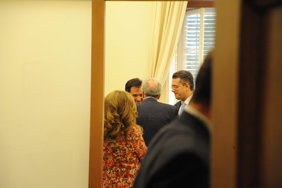 Οι υποψήφιοι της ΝΔ, μαζί, χαμογελούν μετά τη συνάντηση - Ο ένας έλειπε από το ενσταντανέ [εικόνες] | iefimerida.gr 6