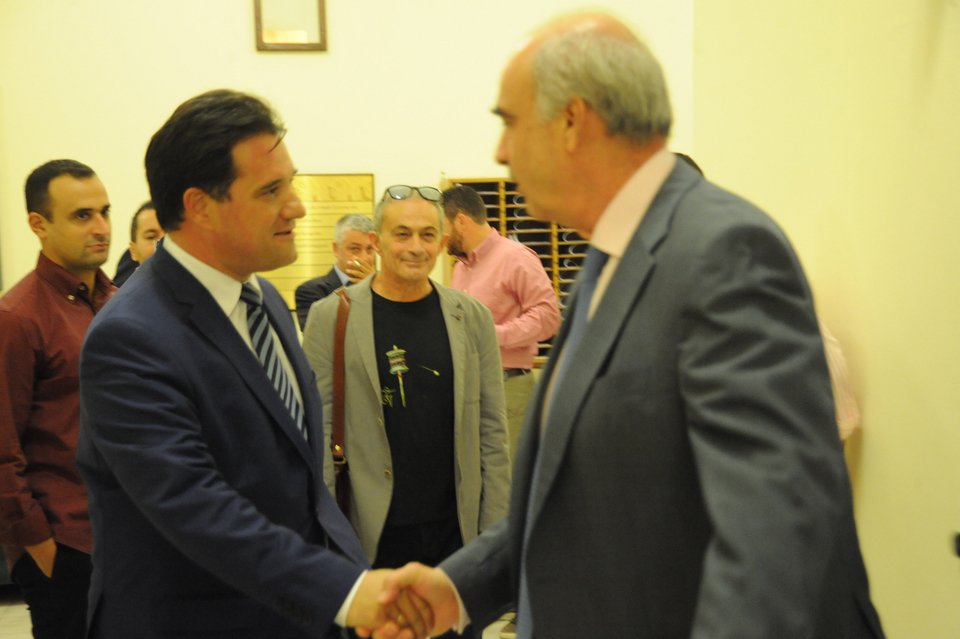 Οι υποψήφιοι της ΝΔ, μαζί, χαμογελούν μετά τη συνάντηση - Ο ένας έλειπε από το ενσταντανέ [εικόνες] | iefimerida.gr 3