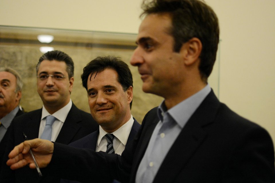 Οι υποψήφιοι της ΝΔ, μαζί, χαμογελούν μετά τη συνάντηση - Ο ένας έλειπε από το ενσταντανέ [εικόνες] | iefimerida.gr 1