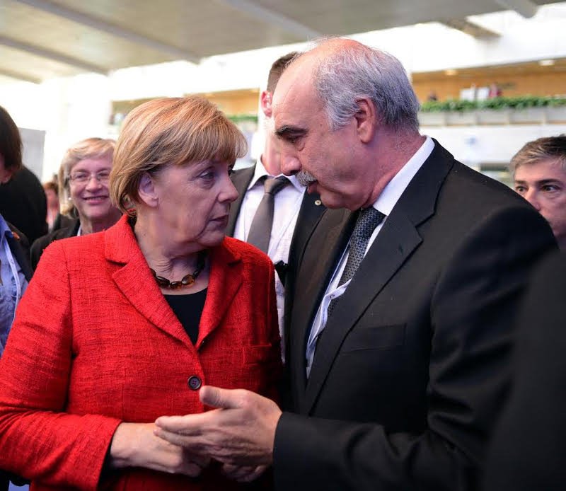 Συνομιλία Μέρκελ-Μεϊμαράκη στο συνέδριο του ΕΛΚ [εικόνες] | iefimerida.gr 2