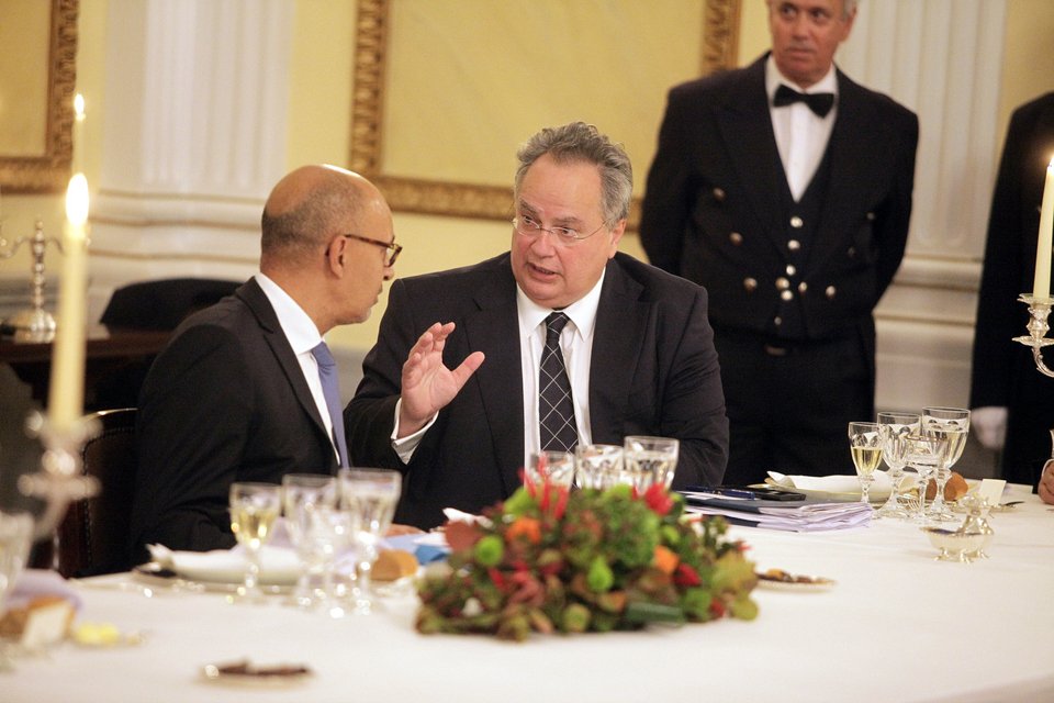 Το παρασκήνιο από το δείπνο με τον Ολάντ [εικόνες]  | iefimerida.gr 16