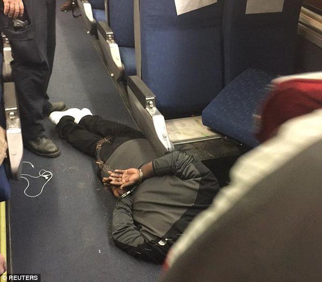 Αιματηρή επίθεση σε τρένο στο Μίσιγκαν -Τραυματίστηκαν 4 άτομα [εικόνες] | iefimerida.gr 1