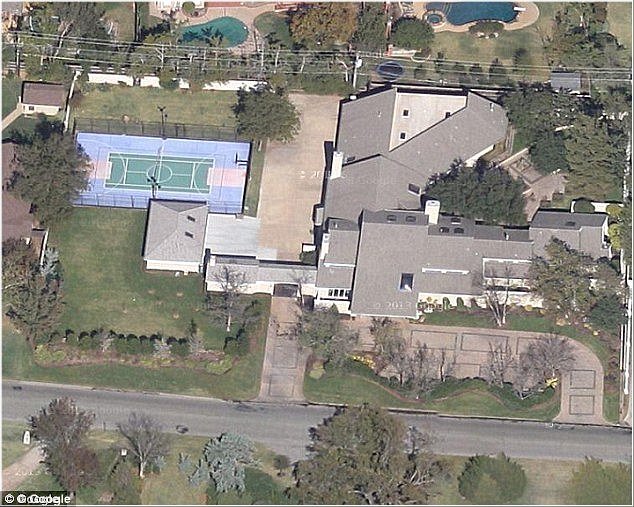 Παράλογο: Αυτή η γυναίκα έσκισε την επιταγή των 818 εκατ. ευρώ που της έδωσε ο πρώην σύζυγός της για το διαζύγιό τους [εικόνες] | iefimerida.gr 12