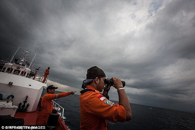 Η πρώτη υποβρύχια εικόνα από την αναζήτηση του χαμένου Boeing της Malaysia στον βυθό του Ινδικού Ωκεανού [εικόνες] | iefimerida.gr 1