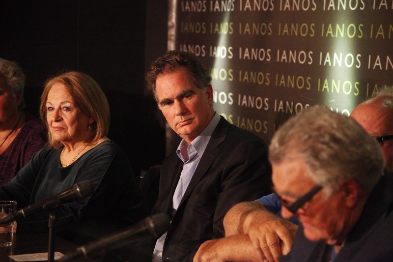 Ηχηρή απουσία: Ο Γιώργος Παπανδρέου δεν πήγε στο βιβλίο της Μαργαρίτας - Η πανέμορφη εγγονή της που εντυπωσίασε [εικόνες & βίντεο]  | iefimerida.gr 4