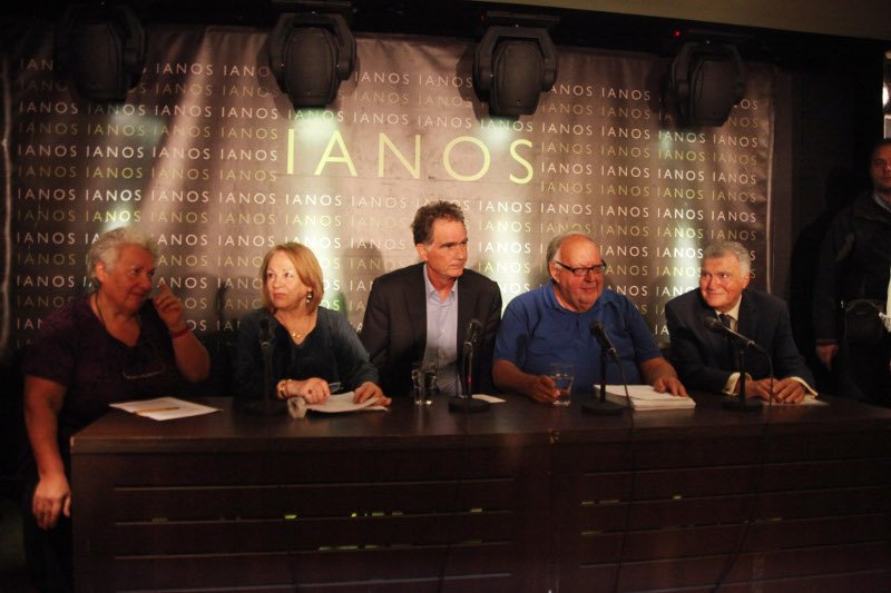 Ηχηρή απουσία: Ο Γιώργος Παπανδρέου δεν πήγε στο βιβλίο της Μαργαρίτας - Η πανέμορφη εγγονή της που εντυπωσίασε [εικόνες & βίντεο]  | iefimerida.gr 5