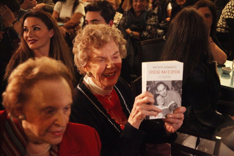 Ηχηρή απουσία: Ο Γιώργος Παπανδρέου δεν πήγε στο βιβλίο της Μαργαρίτας - Η πανέμορφη εγγονή της που εντυπωσίασε [εικόνες & βίντεο]  | iefimerida.gr 2