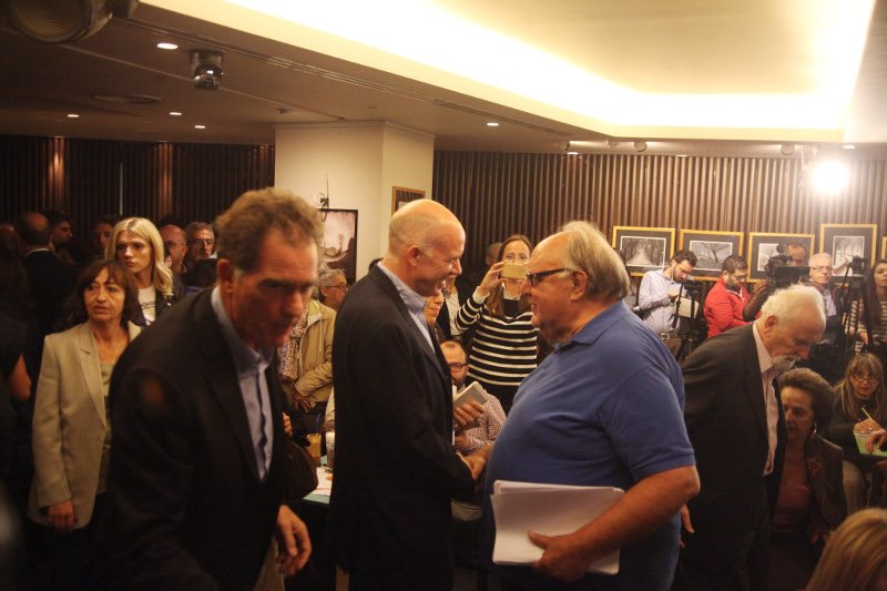 Ηχηρή απουσία: Ο Γιώργος Παπανδρέου δεν πήγε στο βιβλίο της Μαργαρίτας - Η πανέμορφη εγγονή της που εντυπωσίασε [εικόνες & βίντεο]  | iefimerida.gr 8