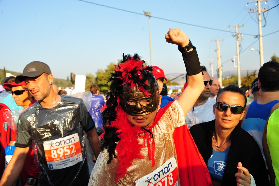 Μαραθώνιος: Γιορτή στους δρόμους της Αθήνας με χιλιάδες συμμετοχές - Νικητής ο Μερούσης [εικόνες] | iefimerida.gr 1