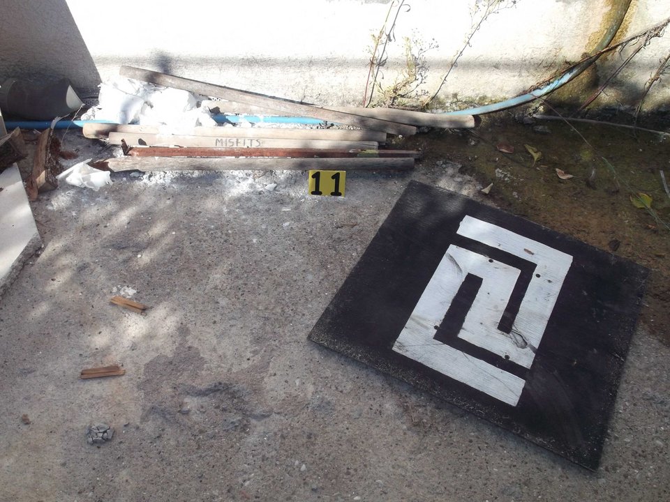 «Ντου» της ΕΛ.ΑΣ. στα γραφεία της Χρυσής Αυγής στο Αγρίνιο - Συνελήφθη αστυνομικός, πρώην φρουρός του Μπαρμπαρούση [εικόνες] | iefimerida.gr 1