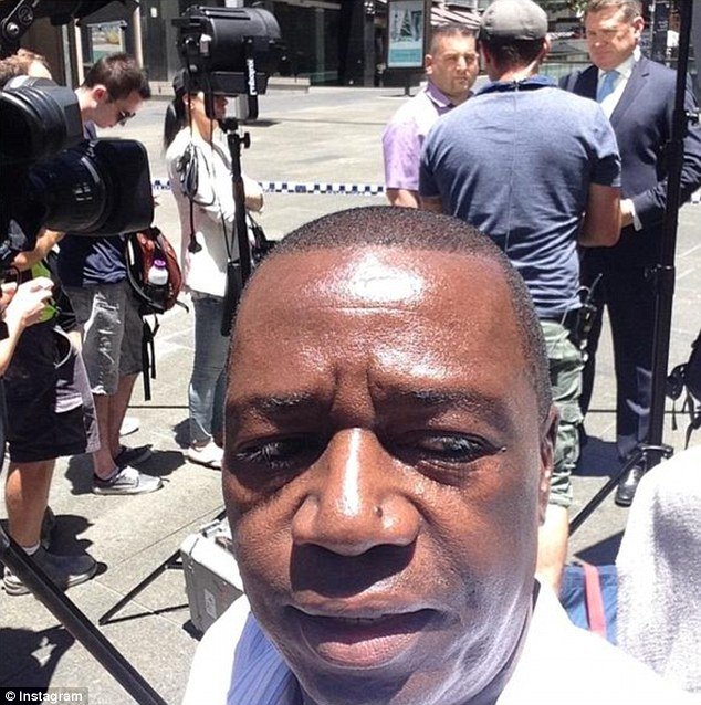  Οι selfies της ντροπής -Φωτογραφίες εκεί που κρατούνται όμηροι [εικόνες] | iefimerida.gr 0