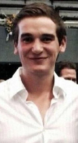 Φλερτ με τραγική κατάληξη -Δύο φοιτητές έπεσαν από τον 6ο όροφο ενώ φιλιούνταν [εικόνες] | iefimerida.gr 1