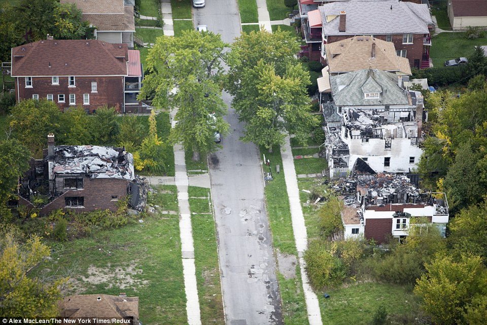 Οι δύο όψεις του Ντιτρόιτ μετά τη χρεοκοπία -Από τη μια ουρανοξύστες και από την άλλη εργοστάσια φαντάσματα και μισορημαγμένα βικτωριανά σπίτια [εικόνες] | iefimerida.gr 12