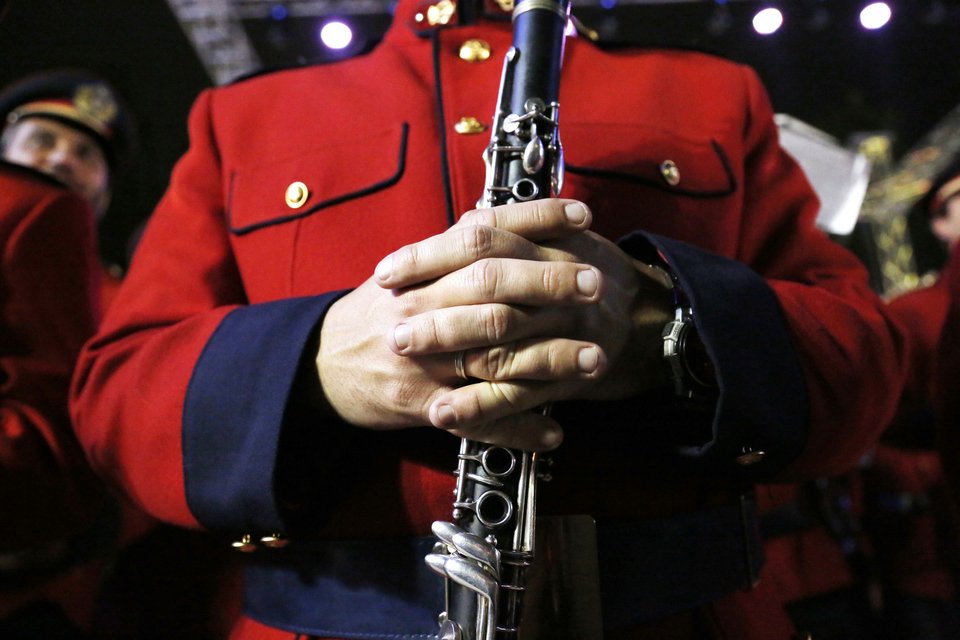   Η Αθήνα «ντύθηκε» χριστουγεννιάτικα – Το λαμπερό δέντρο, τα φωτάκια και ο Σάκης Ρουβάς [εικόνες]  | iefimerida.gr 3