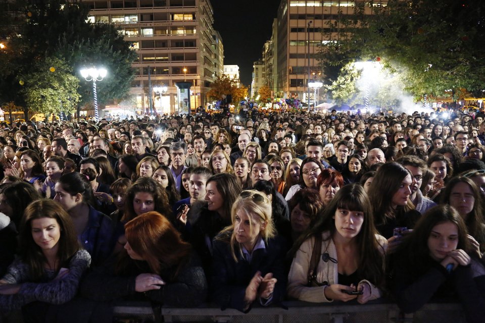   Η Αθήνα «ντύθηκε» χριστουγεννιάτικα – Το λαμπερό δέντρο, τα φωτάκια και ο Σάκης Ρουβάς [εικόνες]  | iefimerida.gr 11