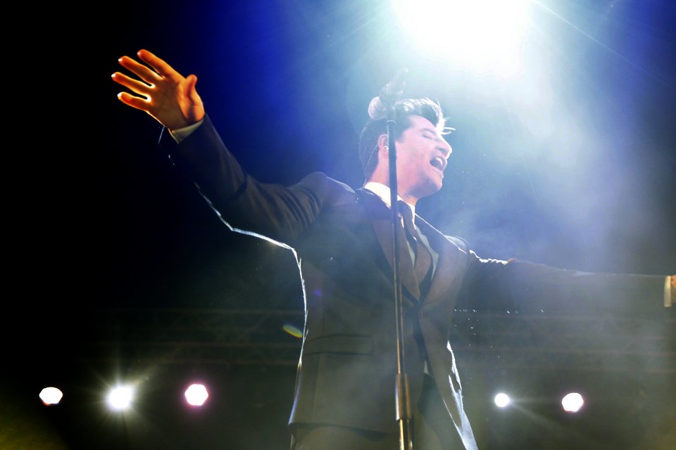   Η Αθήνα «ντύθηκε» χριστουγεννιάτικα – Το λαμπερό δέντρο, τα φωτάκια και ο Σάκης Ρουβάς [εικόνες]  | iefimerida.gr 9