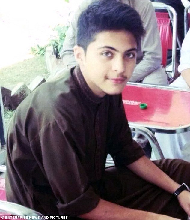 Αθώα θύματα: Αυτά είναι τα παιδιά που σκότωσαν οι Ταλιμπάν στο σχολείο του Πακιστάν [εικόνες] | iefimerida.gr 8