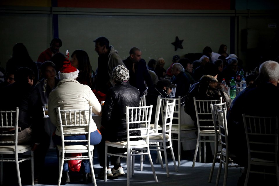 Περισσότερα από 700 άτομα στο Χριστουγεννιάτικο γεύμα του Δήμου Αθηναίων [εικόνες] | iefimerida.gr 1