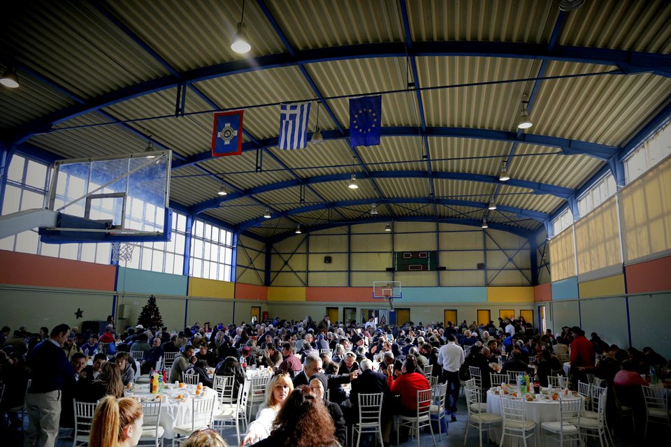 Περισσότερα από 700 άτομα στο Χριστουγεννιάτικο γεύμα του Δήμου Αθηναίων [εικόνες] | iefimerida.gr 4