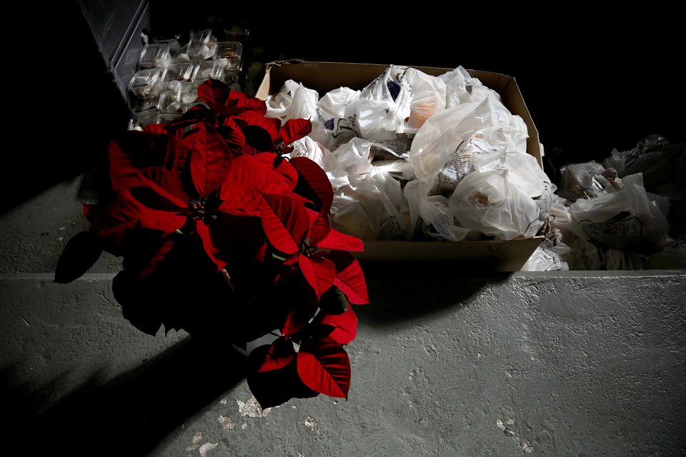 Περισσότερα από 700 άτομα στο Χριστουγεννιάτικο γεύμα του Δήμου Αθηναίων [εικόνες] | iefimerida.gr 3