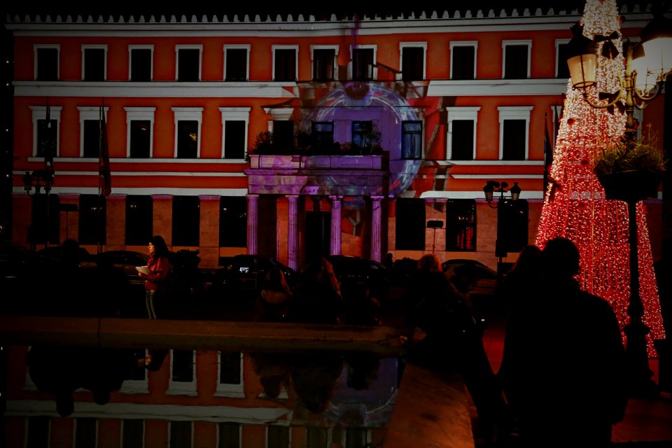 Αλλαξε χρώμα, σχήμα και πρόσοψη το Δημαρχείο στην Κοτζιά [εικόνες] | iefimerida.gr 2