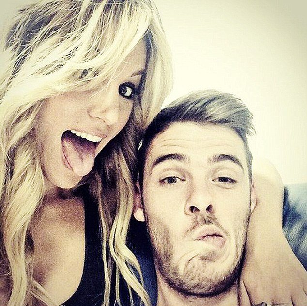 Η καυτή σύντροφος του τερματοφύλακα της Μάντσεστερ τραγουδάει σήμερα στη Eurovision [εικόνες] | iefimerida.gr 4