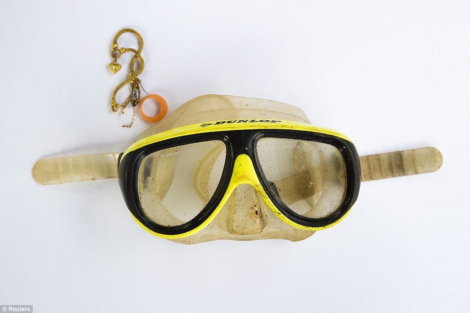 Ολα όσα βρέθηκαν στις λάσπες -Τα πράγματα των νεκρών του τσουνάμι του 2004 [εικόνες] | iefimerida.gr 3