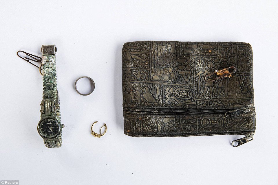 Ολα όσα βρέθηκαν στις λάσπες -Τα πράγματα των νεκρών του τσουνάμι του 2004 [εικόνες] | iefimerida.gr 6