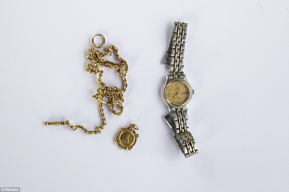 Ολα όσα βρέθηκαν στις λάσπες -Τα πράγματα των νεκρών του τσουνάμι του 2004 [εικόνες] | iefimerida.gr 7