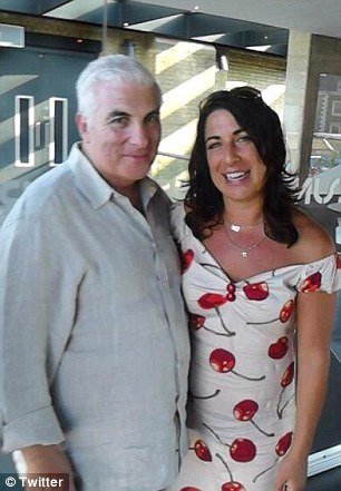 Είναι αυτή η χαμένη αδελφή της Amy Winehouse; Μοιάζουν εκπληκτικά σε εμφάνιση και φωνή [εικόνες & βίντεο] | iefimerida.gr 2