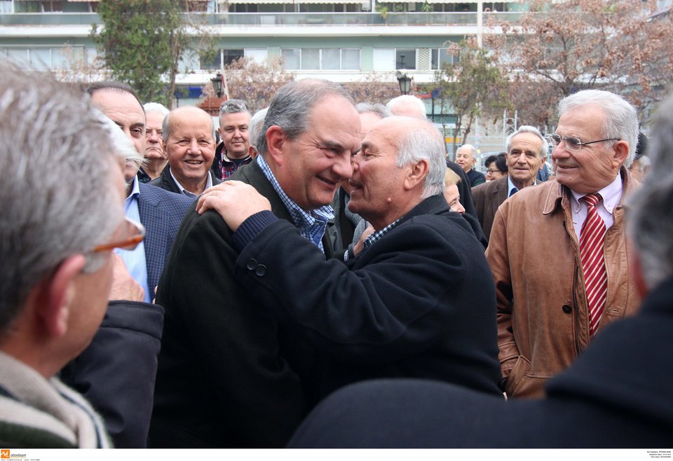 Ψήφισε χωρίς να κάνει δηλώσεις ο Κώστας Καραμανλής -Eβγαλε όμως selfie [εικόνες] | iefimerida.gr 2