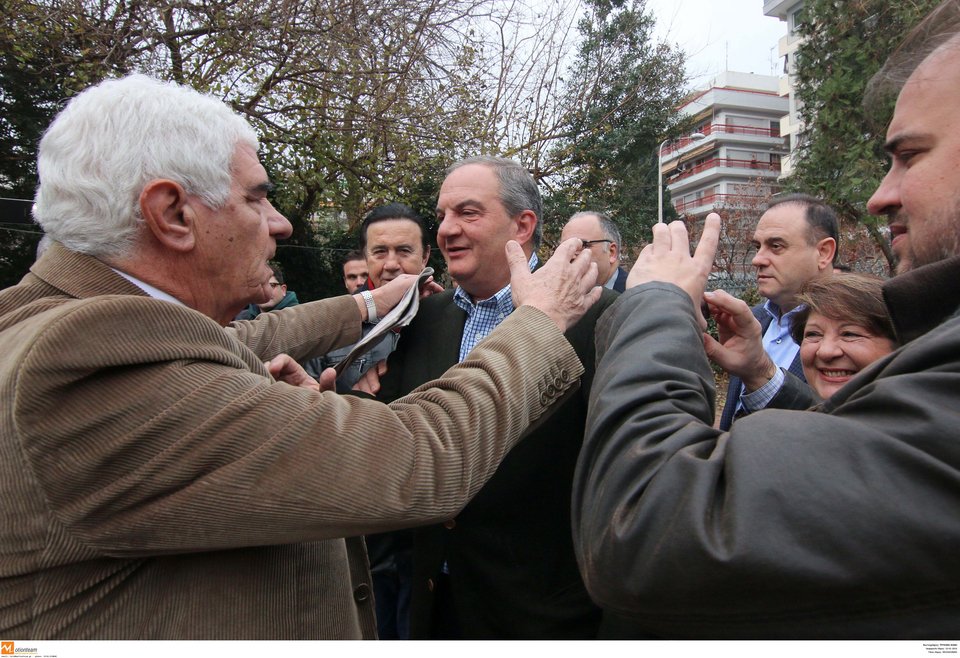 Ψήφισε χωρίς να κάνει δηλώσεις ο Κώστας Καραμανλής -Eβγαλε όμως selfie [εικόνες] | iefimerida.gr 3