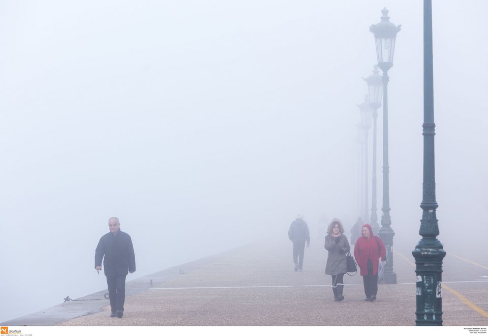 «Αγγελοπουλικό» τοπίο στην ομίχλη η παραλία Θεσσαλονίκης [εντυπωσιακές εικόνες] | iefimerida.gr 0