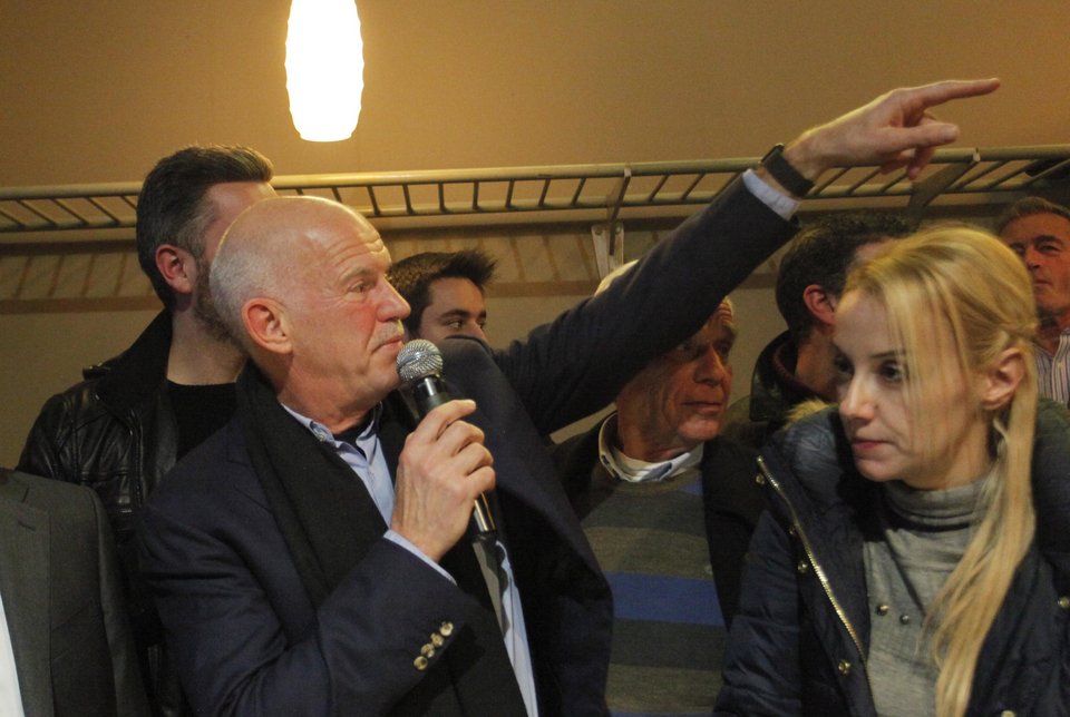 Ο Γιώργος Παπανδρέου έκοψε την Πρωτοχρονιάτικη πίτα του ΚΙΔΗΣΟ [εικόνες] | iefimerida.gr 0