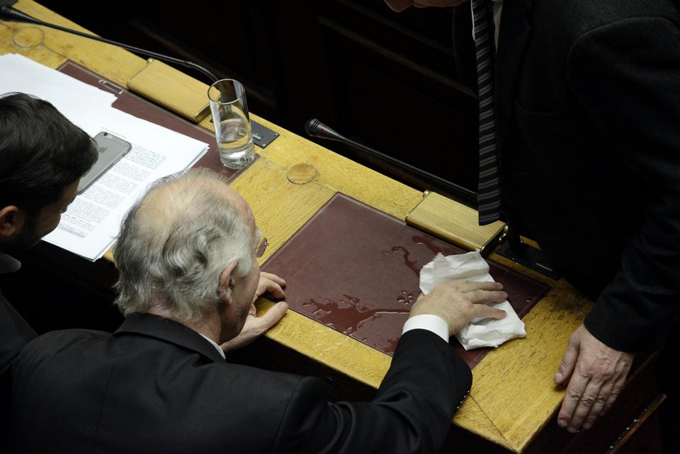 Ο Λεβέντης τα... έσπασε και τα έκανε μούσκεμα [εικόνες] | iefimerida.gr 0
